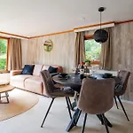 Putveen, Gelegen Op De Veluwe Met Grote Tuin En Veel Privacy בקתה פוטן