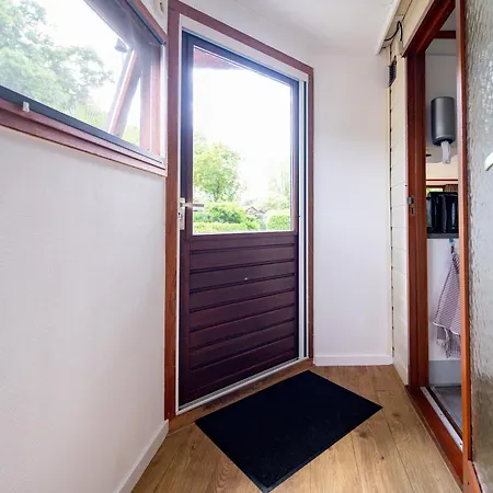 Chalet Putveen, Gelegen Op De Veluwe Met Grote Tuin En Veel Privacy