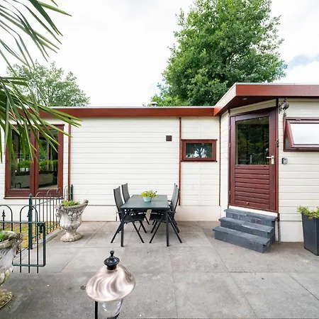 Chalet Putveen, Gelegen Op De Veluwe Met Grote Tuin En Veel Privacy *