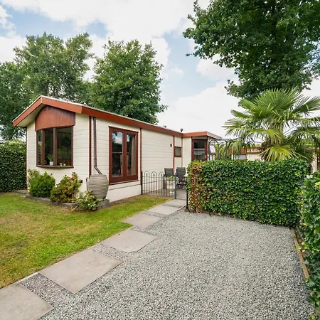 Putveen, Gelegen Op De Veluwe Met Grote Tuin En Veel Privacy Chalet