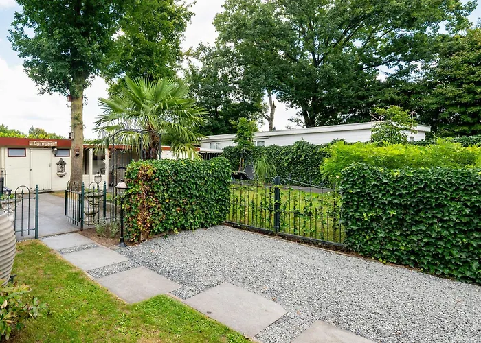 Putveen, Gelegen Op De Veluwe Met Grote Tuin En Veel Privacy *