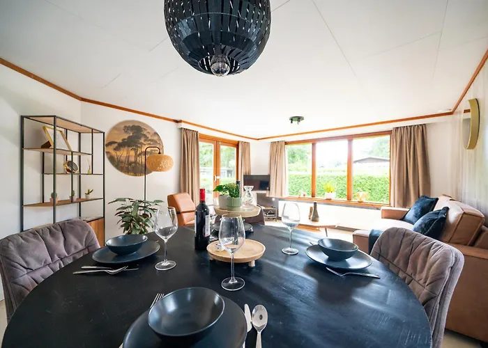 Putveen, Gelegen Op De Veluwe Met Grote Tuin En Veel Privacy Chalet *