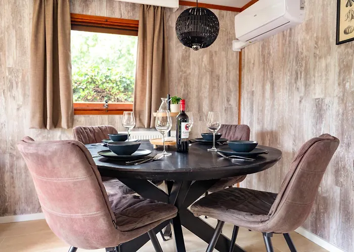 Putveen, Gelegen Op De Veluwe Met Grote Tuin En Veel Privacy Chalet