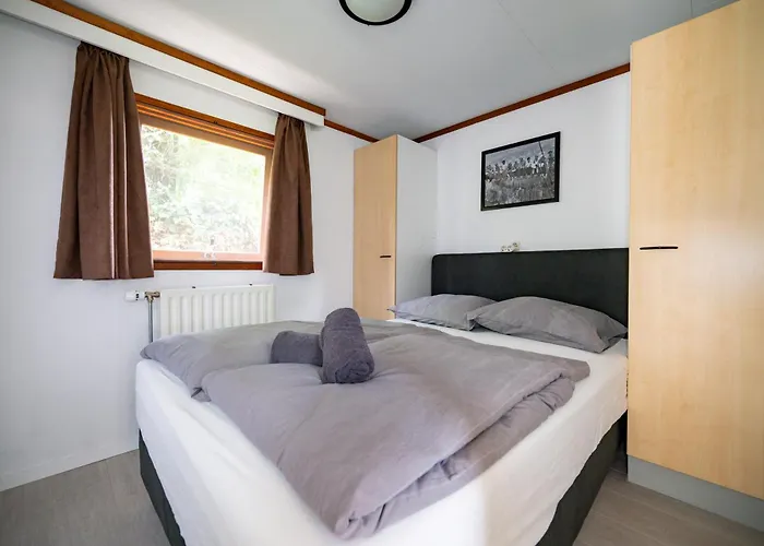 Putveen, Gelegen Op De Veluwe Met Grote Tuin En Veel Privacy *