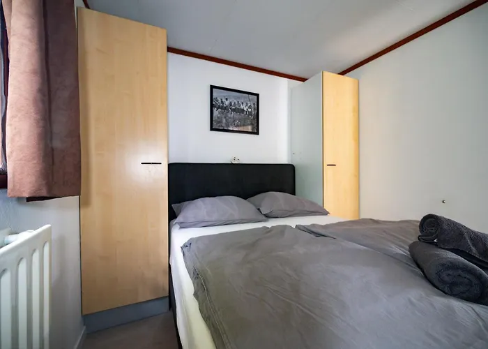 Putveen, Gelegen Op De Veluwe Met Grote Tuin En Veel Privacy * Putten