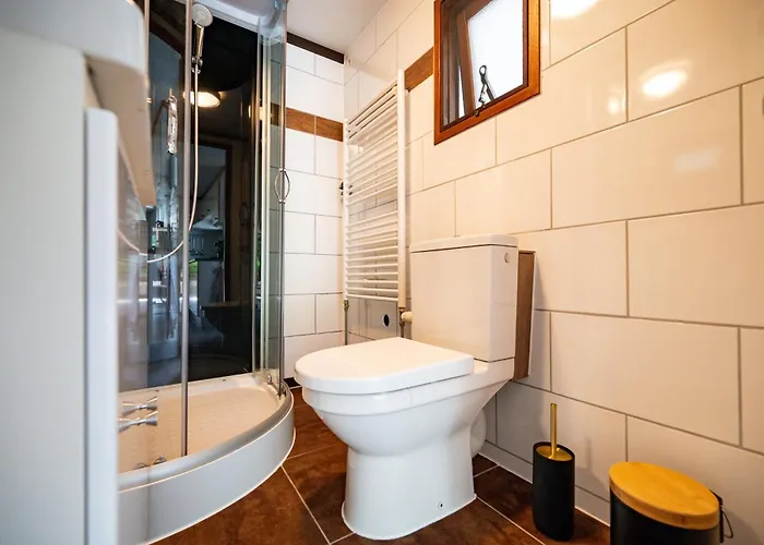 Putveen, Gelegen Op De Veluwe Met Grote Tuin En Veel Privacy * Putten