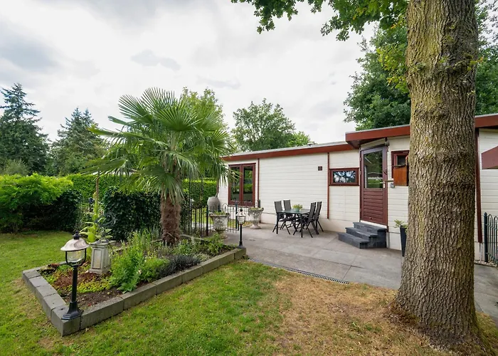 Chalet Putveen, Gelegen Op De Veluwe Met Grote Tuin En Veel Privacy *