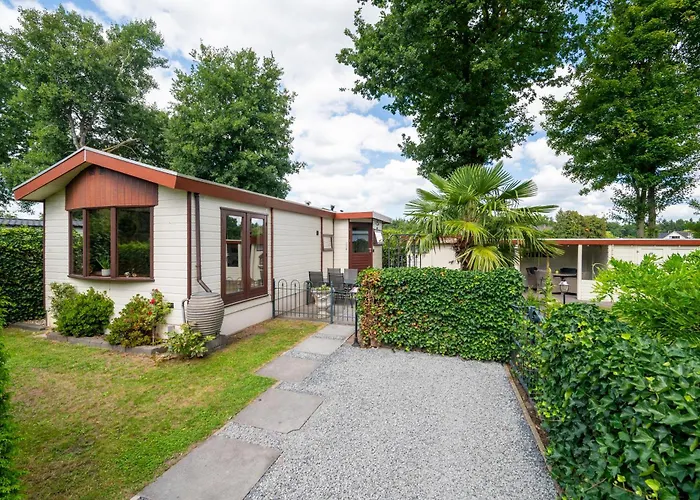 Putveen, Gelegen Op De Veluwe Met Grote Tuin En Veel Privacy