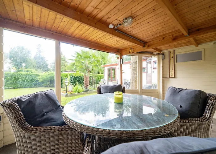 Chalet Putveen, Gelegen Op De Veluwe Met Grote Tuin En Veel Privacy