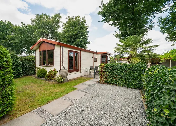 Putveen, Gelegen Op De Veluwe Met Grote Tuin En Veel Privacy Chalet