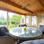 Chalé Putveen, Gelegen Op De Veluwe Met Grote Tuin En Veel Privacy