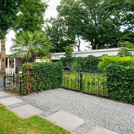 Putveen, Gelegen Op De Veluwe Met Grote Tuin En Veel Privacy *