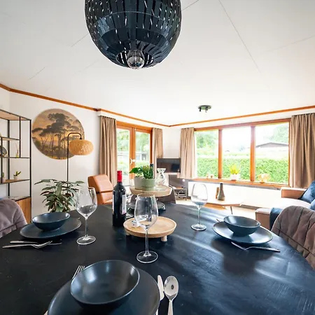 Putveen, Gelegen Op De Veluwe Met Grote Tuin En Veel Privacy Chalet *