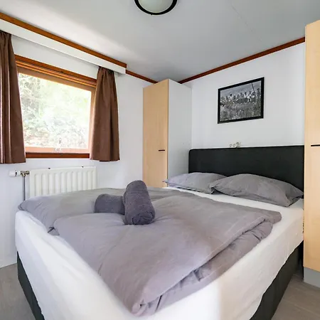 Putveen, Gelegen Op De Veluwe Met Grote Tuin En Veel Privacy *
